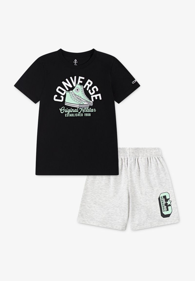 Černé bavlněné tričko s bílým a mátovým grafickým textem "CONVERSE" a designem tenisek. Šedé kra�ťasy s elastickým pasem a mátovým detailem "C".