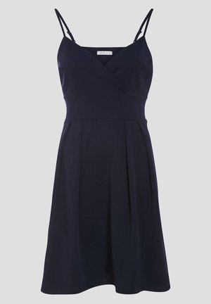 Robe sans manches bleu marine avec un design enroulé, légères plis à la taille et bretelles spaghetti ajustables. Texture de tissu lisse.