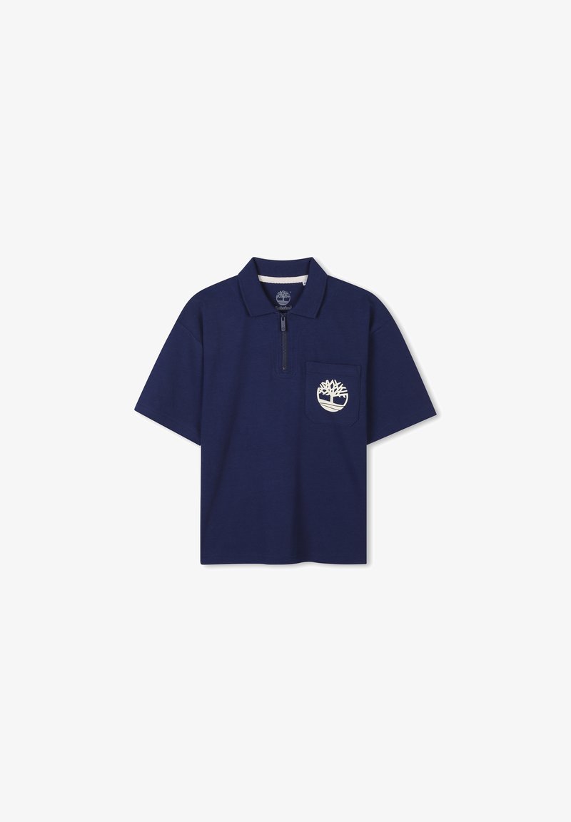 Polo shirt bleu marine avec un col zippé à moitié, des manches courtes et une poche avant arborant un logo d'arbre blanc. Tissu en coton au toucher lisse.