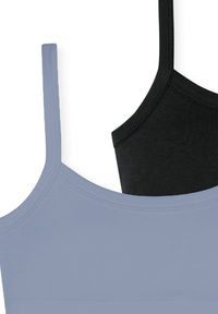 Zwei Tanktops: eines in Hellblau und eines in Schwarz. Beide verfügen über verstellbare Träger und einen glatten, dehnbaren Stoff.