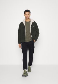 Redefined Rebel PANTS - Calças cargo - black