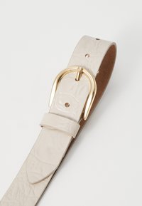 Light beige leather belt with a crocodile texture, featuring a gold metal buckle and a smooth underside.  Four adjustment holes present.