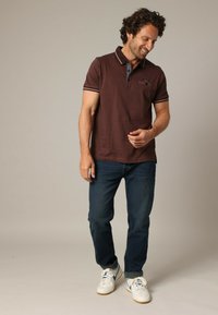 Non sélectionné, Smocked Purple