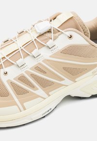 Salomon XT-WINGS 2 UNISEX - Tenisice - white pepper/vanilla ice/transparent yellow