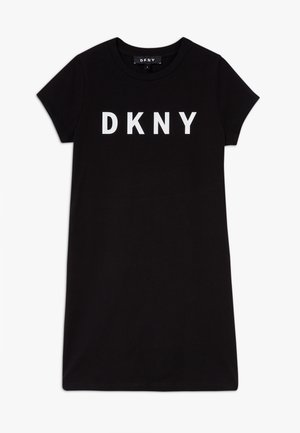 Robe noire à manches courtes avec col rond et texte blanc "DKNY" sur la poitrine.