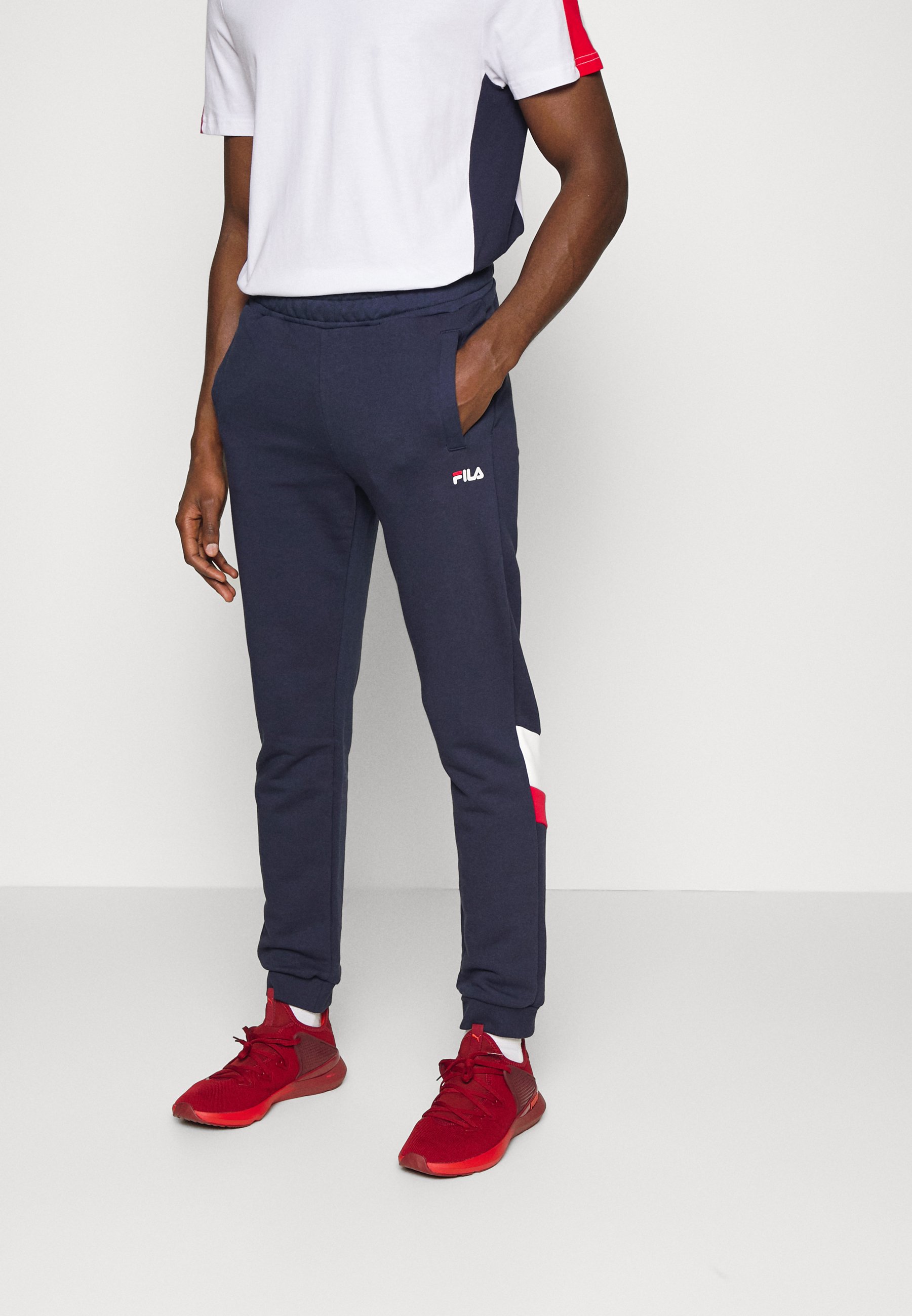 جوهريا الاعمال الخيرية هاجس chandal fila - kouraniyat.com