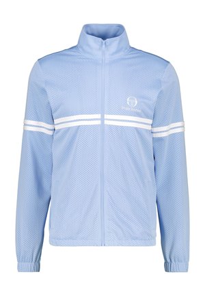Helle blaue, mit Reißverschluss versehene Jacke aus atmungsaktivem Mesh-Gewebe. Mit weißen horizontalen Streifen über der Brust und an den Ärmeln, sowie elastischen Bündchen.