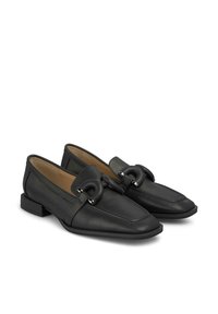 Mocassins en cuir noir à bout carré, dotés d'une boucle décorative sur le dessus et d'un petit talon bloch, texture lisse, design minimaliste.