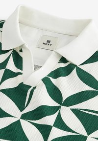 Next CUBAN COLLAR PATTERN-REGULAR FIT - Pikeepaita - green