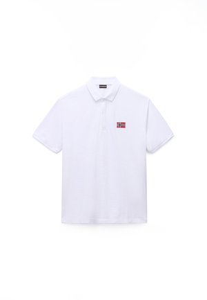 Tricou polo alb din bumbac, cu mâneci scurte și guler. Prezintă un mic steag norvegian brodat pe pieptul stâng.