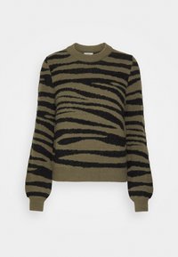 Olivgrüner Pullover mit schwarzem Tigerstreifen-Muster, aus strukturiertem Stoff, mit gerippten Bündchen und Saum, Rundhalsausschnitt und langen Ärmeln.