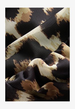 Tiermusterstoff mit Netzstruktur in Schwarz, Braun und Creme, der einen weichen Fall und einen lebhaften Farbkontrast zeigt.