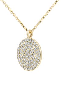 Goldene Halskette mit einem runden Anhänger, der mit kleinen, runden klaren Steinen besetzt ist, die in einem spiralförmigen Muster auf einer filigranen Kette angeordnet sind.