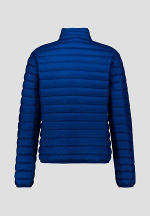 Blaue, gesteppte Steppjacke mit horizontalen Nähten, langen Ärmeln und Stehkragen, von hinten vor grauem Hintergrund gezeigt.