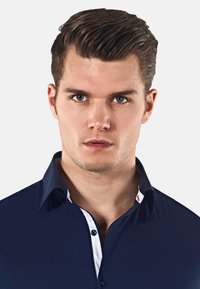 Vincenzo Boretti SUPER TAILLIERT STRETCH - Camicia - dunkelblau weiß