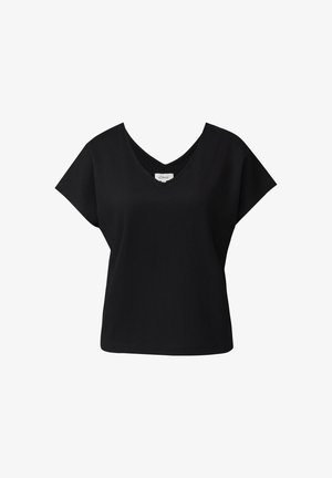 Schwarzes kurzärmeliges Oberteil mit V-Ausschnitt und weiten Ärmeln aus texturiertem Stoff, auf weißem Hintergrund gezeigt.