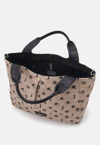 Sac cabas beige avec anses en cuir noir, motif abstrait noir, poche intérieure zippée et clip pour clés, marqué "JOOP!" à l'avant.