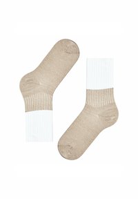 Beige und weiße Socken mit einem gerippten Design, einem soliden beigen Körper und einem weißen Bündchen oben. Weicher Stoff, knöchellange Ausführung.