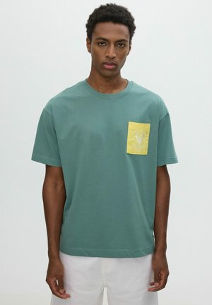INSIDE, CAMISETA BOLSILLO ESTAMPADO - Camiseta estampada - verde