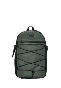 Sac à dos gris avec un motif en hexagone, équipé de bretelles noires ajustables, d'une poche zippée à l'avant et de cordes élastiques noires croisées sur le panneau avant.
