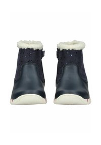 Botas de tobillo navy con un suave forro de piel sintética crema, parte superior textil con patrón de estrellas y suela blanca contrastante con textura antideslizante.