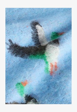 Helleblaue gestrickte Stoff mit Vogelmotiven in Schwarz, Weiß und Grün, weichem, flauschigem Material und einem leicht melierten Muster.