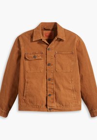 Brązowa dżinsowa kurtka zapinana na guziki z dwoma kieszeniami na piersiach, kieszeniami bocznymi i kołnierzykiem, leżąca na białym tle.