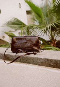 BALAGAN ROFE M - Borsa a tracolla - brown croco
