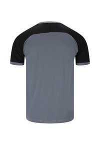 Grå sportströja med svarta raglansärmar, rundad hals och kontrasterande grå sömmar. Slät textur, modern design som är lämplig för sport.