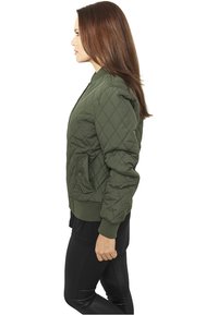 Urban Classics Bomberjacks - olive