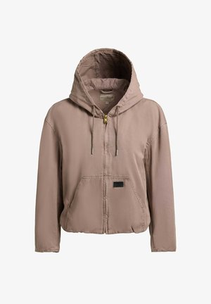 Hellbrauner Hoodie mit Reißverschluss, Kordeln, vorderer Kängurutasche und einem kleinen rechteckigen Etikett auf der Tasche.