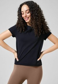 Casall ESSENTIAL BLOCK SEAMLESS - T-shirt - bas - black