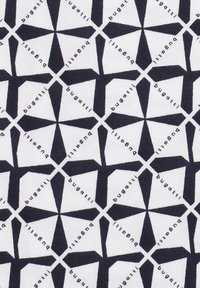 Stoff mit einem geometrischen Muster aus schwarzen Formen, die Kreuzen ähneln, auf weißem Hintergrund, mit wiederholtem Text "bugatti".