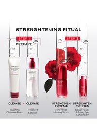 Étape 1 : Clarifiant Mousse Nettoyante et Adoucissant Traitement. Étape 2 : Nouveau Sérum Puissance Infusante et Concentré pour les Yeux Sérum Puissance Infusante de Shiseido.