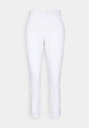 Pantalon blanc ajusté avec passants pour ceinture, fermeture à boutons à l'avant et fermeture éclair, présenté sur un fond clair uni.