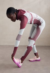 adidas Performance RAPIDMOVE  - Trainingsschuh - sandy pink/purple burst