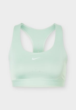 Hellgrüner Racerback-Sport-BH mit Nike-Swoosh-Logo mittig vorne und Belüftungsöffnungen unter der Brust.