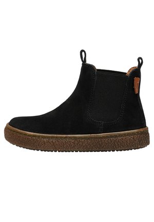 Schwarze Wildleder-Ankle Boots mit elastischen Seitenpaneelen, Zuglaschen und strukturiertem braunem Gummisohle. Merkmale ein glattes Finish und minimalistisches Design.
