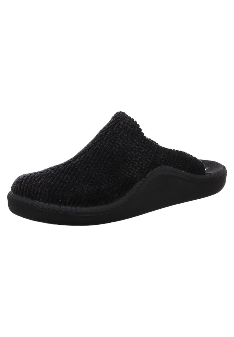 Černé nazouvací boty se svrchním materiálem s texturou a polstrovanou podrážkou. Mají konturovaný tvar a jemný vzor rybí kosti pro lepší přilnavost.