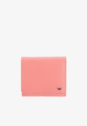 Cartera compacta de cuero rosa con bordes redondeados y un pequeño emblema plateado en la esquina inferior derecha sobre un fondo blanco.