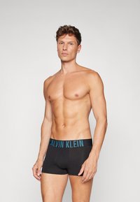 Calvin Klein Underwear TRUNK 3 PACK MODERN STRUCTURE COTTON - Trumpikės - white/mad grey/mediterrane