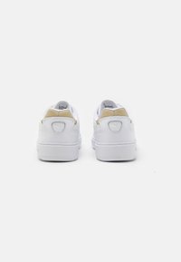 Puma DOUBLECOURT UNISEX - Tenisice - white/putty