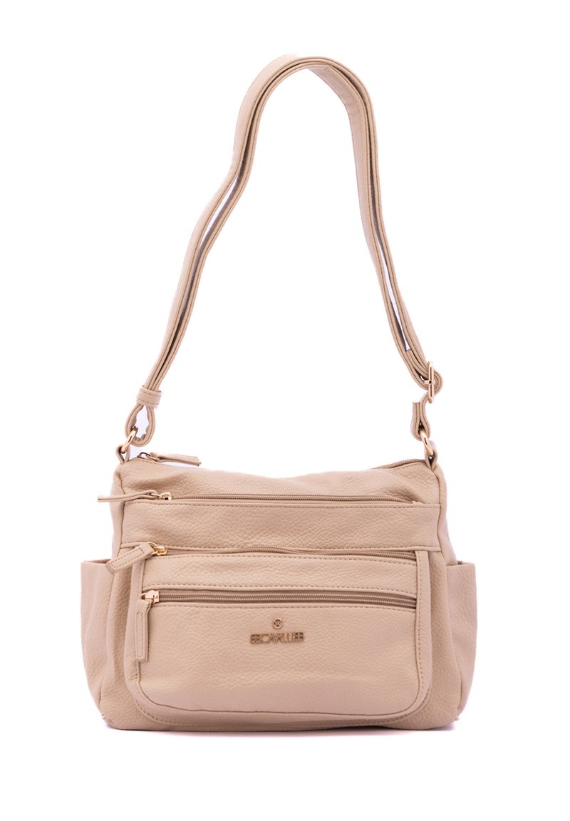 Borsa a spalla in pelle beige con due tasche frontali con zip, una superficie liscia e una singola tracolla regolabile. Dettagli in metallo dorato.