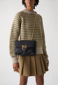 Pinko - LOVE PUFF CLASSIC - Cross body bag - nero Thumbnail Image 1