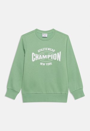 Sweat-shirt Champion vert à manches longues avec texte blanc "ATHLETICWEAR CHAMPION NEW YORK" sur le devant et poignets et ourlet côtelés.
