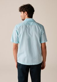 Next SHORT SLEEVE CUBAN COLLAR - Vapaa-ajan kauluspaita - light blue