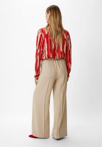 comma MIT CRÊPE-STRUKTUR - Bluse - preiselbeere