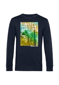 Felpa a maniche lunghe blu navy con grafica frontale che presenta una foto di un albero e il testo "FOREST BREATHE & BATH", accentuata da tonalità verdi e gialle.