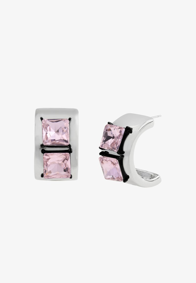 Boucles d'oreilles en argent avec deux pierres précieuses rectangulaires roses, agrémentées d'accents noirs, au design courbé, finition polie et fermoir à tige.