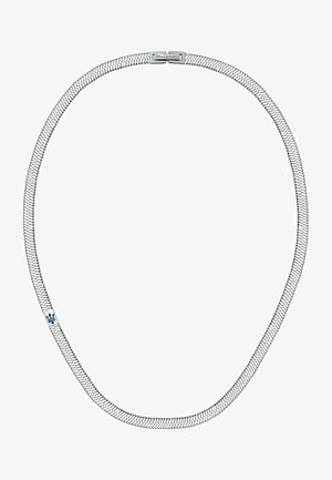 Silberne Metallkettenschnur mit flachem, flexiblem Design und glatter Oberfläche. Verfügt über einen Klappverschluss und ein kleines Logo-Detail.